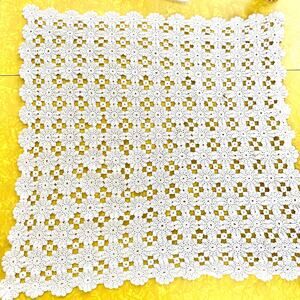 Vintage Crochet Doily Table Topper White Floral Lace 28x28 Cottage Farmhouse